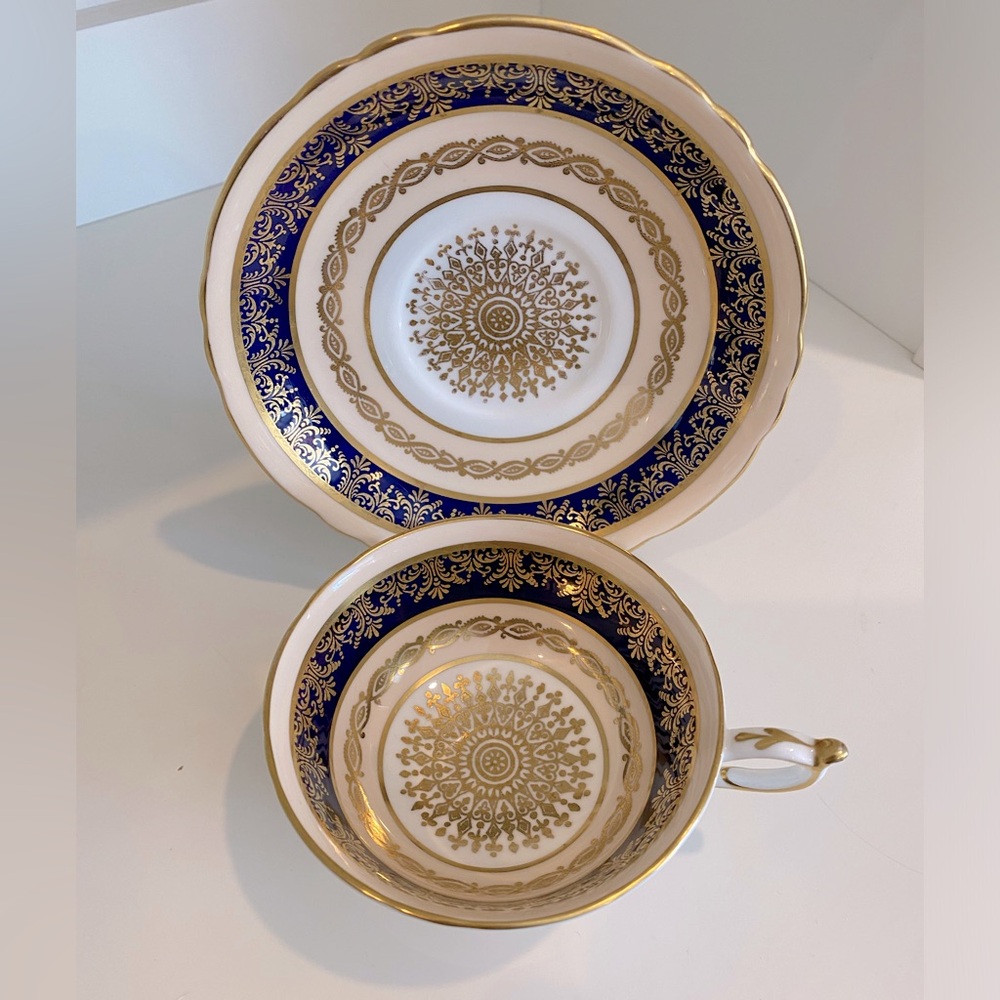 EUC VTG BEAUTIFUL PARAGON DOUBLE WARRANT COBALT BLUE AND GOLD TEACUP AND SAUCER